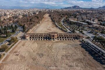 ویدیو| زاینده‌رود تبدیل به پیست اسب سواری شد!