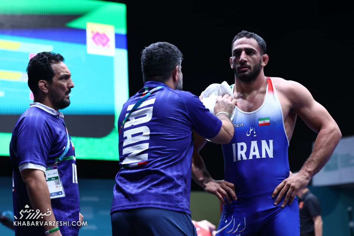 طلای آذرپیرا با شکست قهرمان جهان