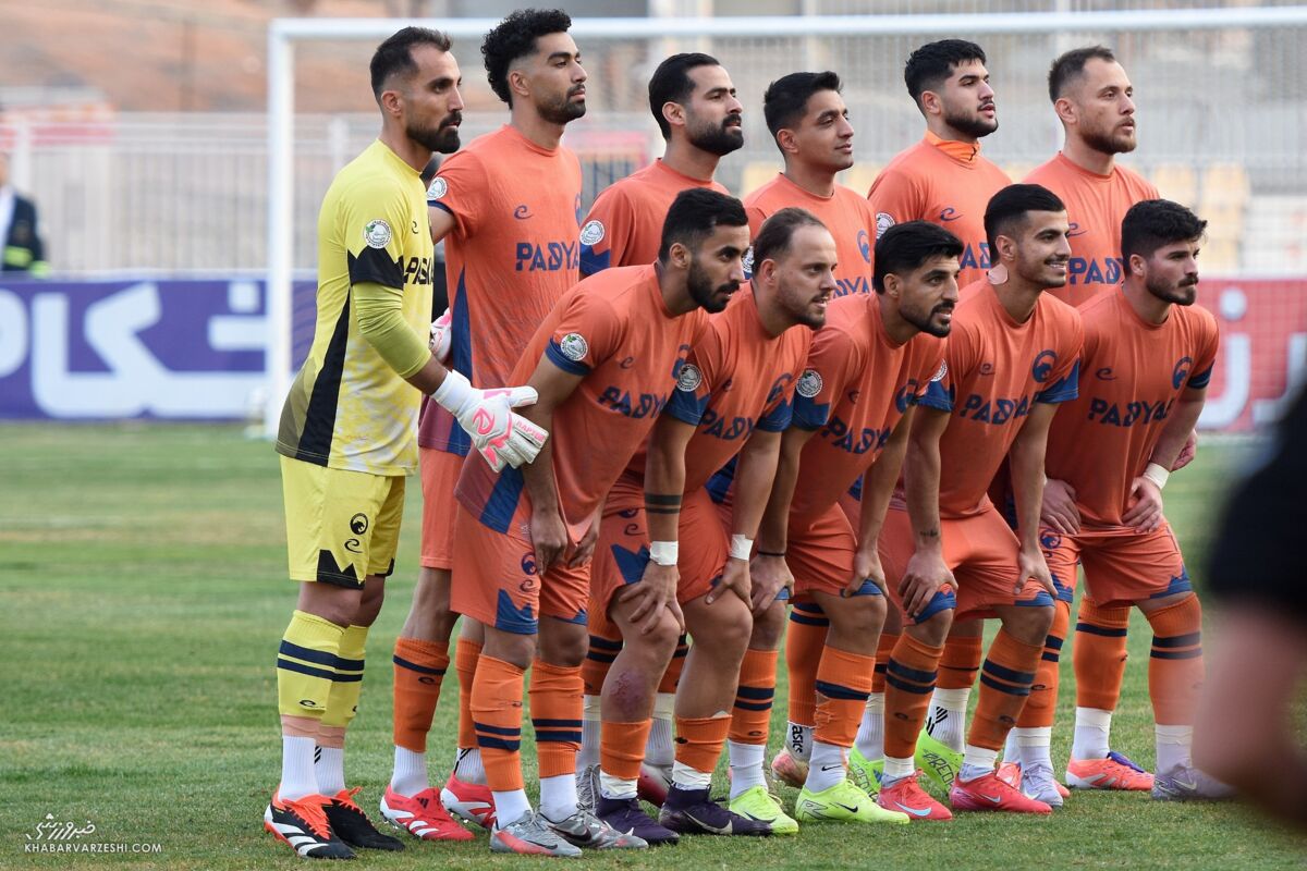 عکس تیمی پادیاب مقابل استقلال