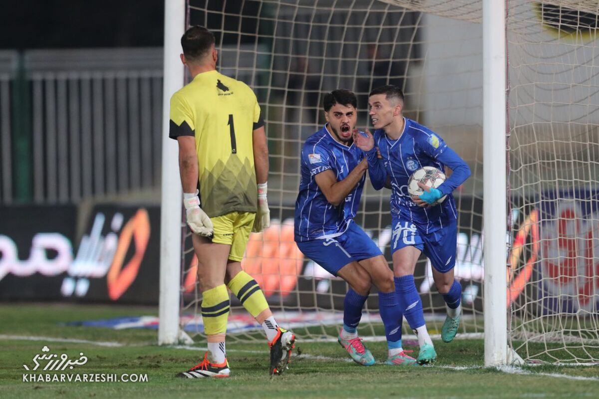 شادی گل یاسر آسانی در دیدار استقلال و پادیاب