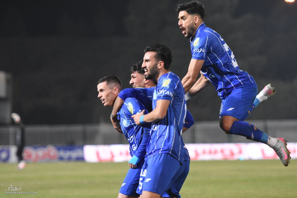 شادی گل یاسر آسانی در دیدار استقلال و پادیاب