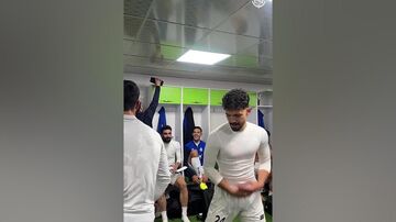 ویدیو| جشن و رقص جالب بازیکنان ملوان در رختکن