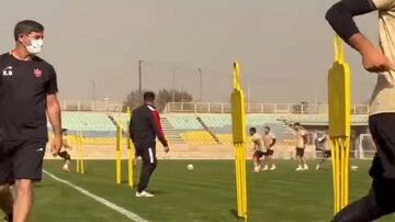 ویدیو| تمرین پرسپولیس در هوای آلوده با ماسک!