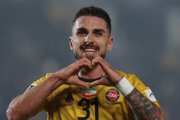 ستاره آلبانیایی چشم AFC را گرفت/ بهترین بازیکن تراکتور - نسف قارشی انتخاب شد