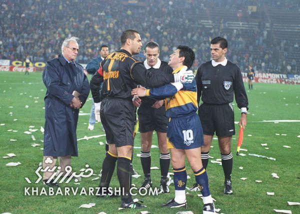 ویدیو| مارادونا مقابل چیلاورت؛ تقابل دو افسانه!/ شیرجه شگفت‌انگیزی که اسطوره آرژانتینی را به تشویق رقیب واداشت!