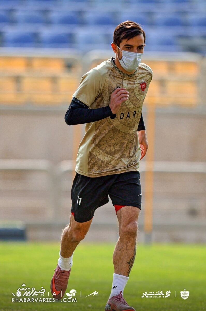 راهکار فرشاد احمدزاده برای مقابله با آلودگی هوا در تمرین پرسپولیس +عکس