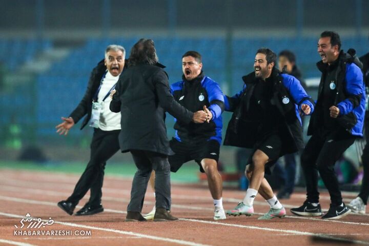 شادی کادرفنی استقلال پس از گلزنی سعید سحرخیزان؛ استقلال - الوصل