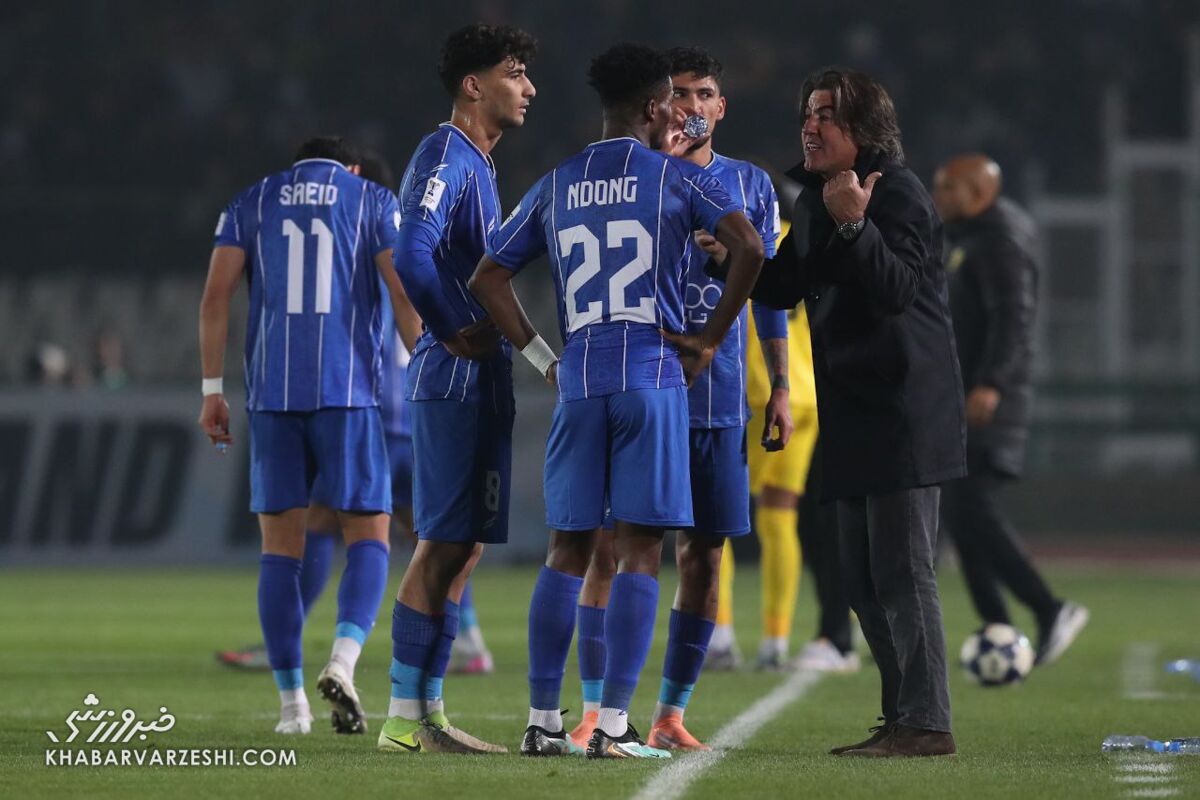 واکنش هواداران خشمگین استقلال به تساوی مقابل الوصل/ فرار بازیکنان ساپینتو به رختکن