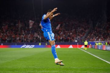 شب جادویی کیلیان امباپه؛ این ستاره پشت هم رکورد می‌شکند!