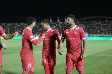 ویدیو| خلاصه بازی شمس آذر ۱ - پرسپولیس ۲/ استقبال شیرین اوسمار و سرخ‌ها از دربی