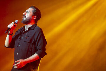 ویدیو| کیت استقلال در موزیک‌ویدیوی جدید خواننده پاپ!