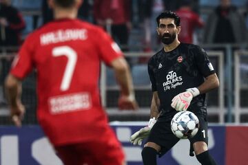 گلایه بیرانوند از تعداد هواداران تراکتور: باید از ۲ساعت قبل ورزشگاه را پر کنید/ سرما؟ مگر ما در همین هوا بازی نمی‌کنیم؟ +ویدیو