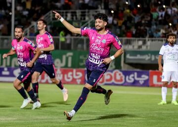 ویدیو| مصدومیت دلخراش در لیگ برتر ایران/ زانوی بازیکن آلومینیوم سوراخ شد!