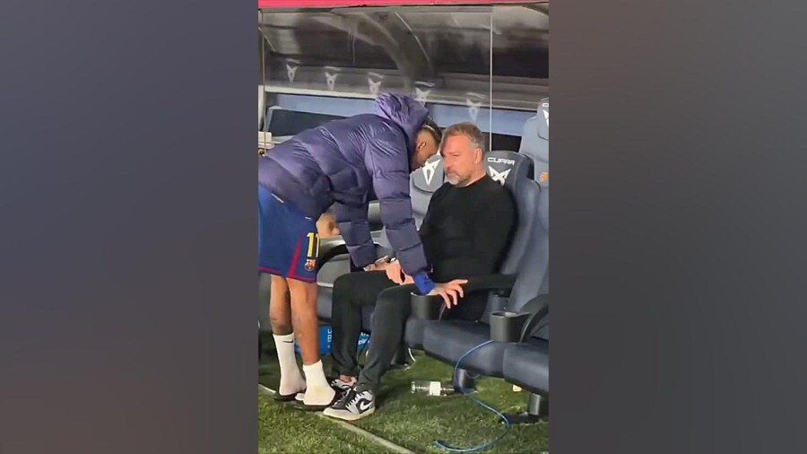 ویدیو| دلداری رافینیا به هانسی فلیک با وجود پیروزی!