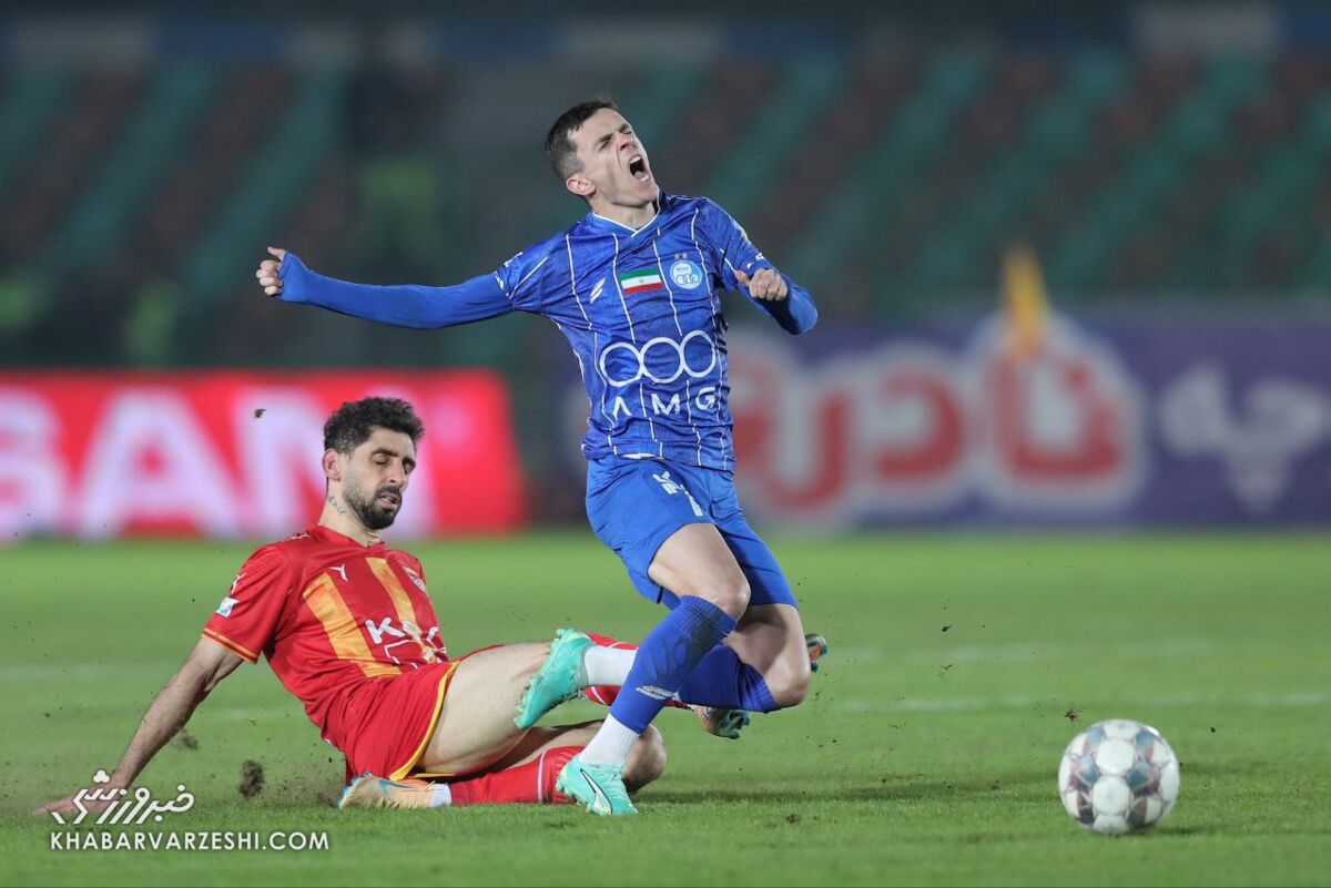 بوسه ۵۱ میلیونی جنجال تازه در فوتبال ایران