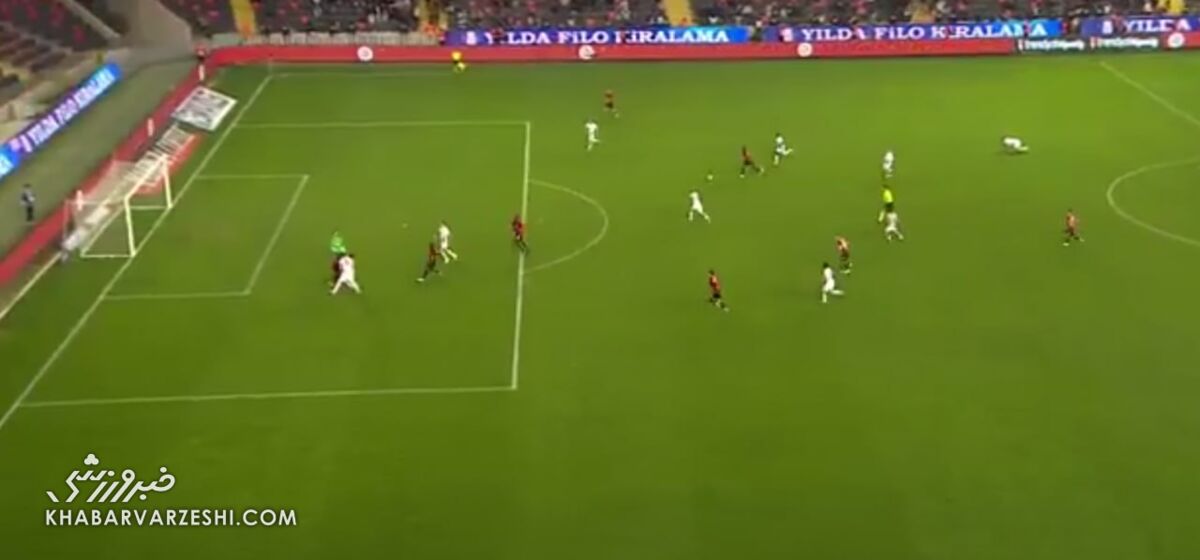 ویدیو| اتفاق باورنکردنی در سوپرلیگ ترکیه؛ گل سالم وسط دعوا و نبود دروازه‌بان!