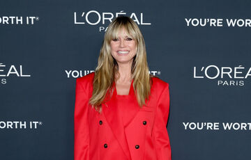 سوپرمدل ویکتوریا سکرت و ستاره هالیوود روی صحنه فیفا در قرعه‌کشی جام جهانی