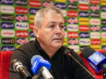کنایه سرمربی تراکتور به داوری: امروز از داوری فقط تعریف می‌کنم تا محروم نشوم!