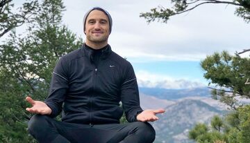 کری‌خوانی متفاوت ایمون زاید برای استقلالی‌ها: به‌عنوان سرمربی پرسپولیس هم دربی را می‌برم/ با اصرار مدیرعامل بازی کردم!