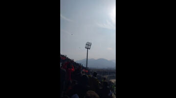 ویدیو| درگیری‌ها در اراک شروع شد/ سنگ پرانی وحشتناک روی سکوها