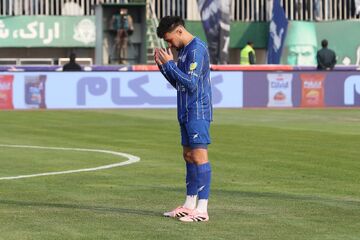 کارشناس تلویزیونی: استقلال نیمه اول ۱۰ نفره بازی کرد