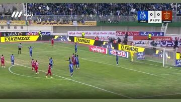 ویدیوی سنگی که به سمت عالیشاه پرتاب شد/ کاپیتان پرسپولیس شانس آورد!