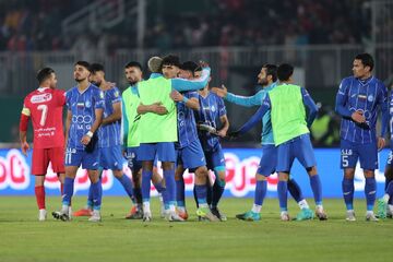 ادعای عجیب استقلالی‌ها: سنگ‌هایی که طرفداران پرسپولیس پرتاب کردند، بزرگتر بود! 