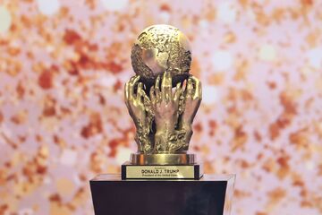 این جایزه را فیفا به ترامپ اهدا کرد/ چرا رئیس جمهور آمریکا مدال گرفت؟ +تصاویر