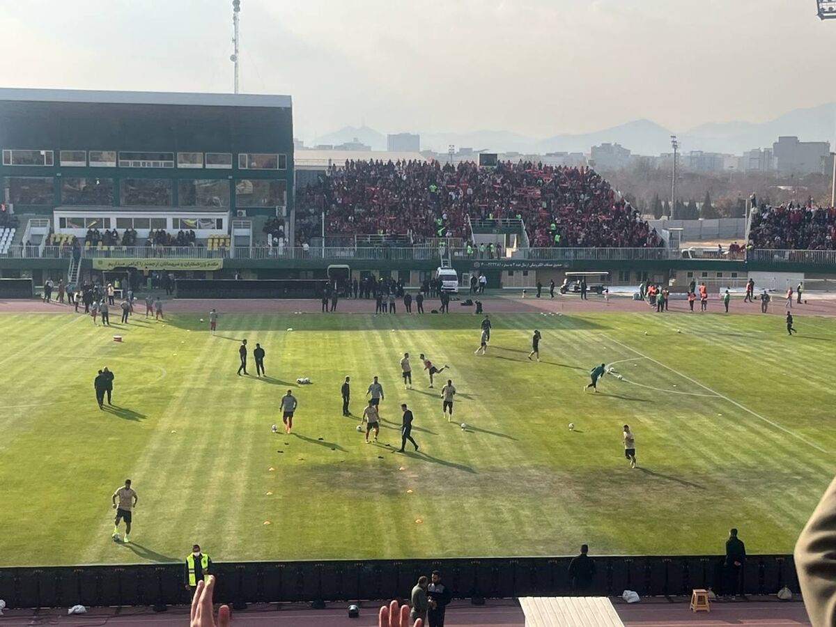 زمین بازی استقلال پرسپولیس