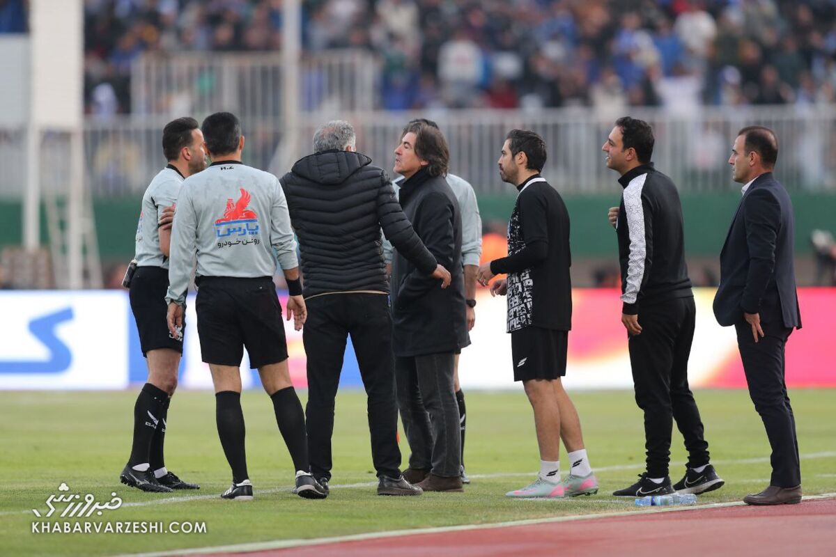 ریکاردو ساپینتو و خسرو حیدری در دیدار استقلال و پرسپولیس