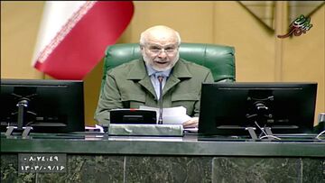 ویدیو| تیم ملی در صحن علی مجلس/ قالیباف: تمام امکانات را در نظر بگیرید!