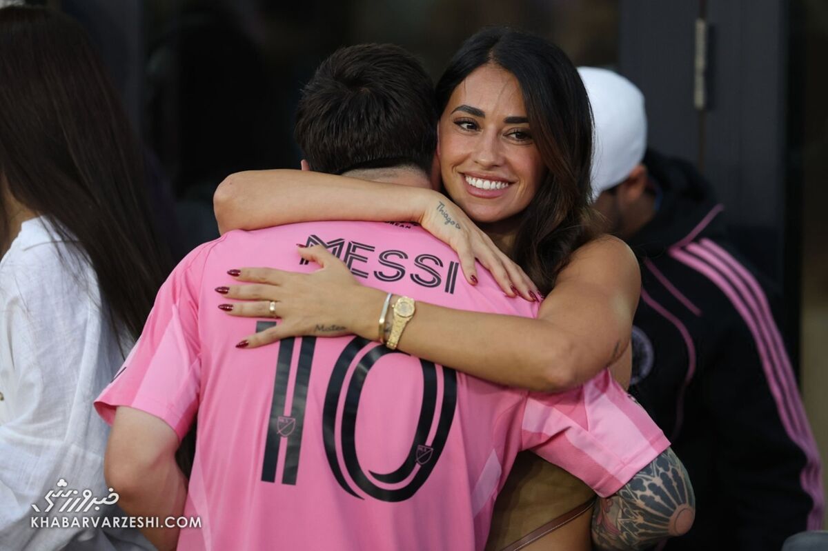 لیونل مسی و همسرش آنتونلا روکوزو