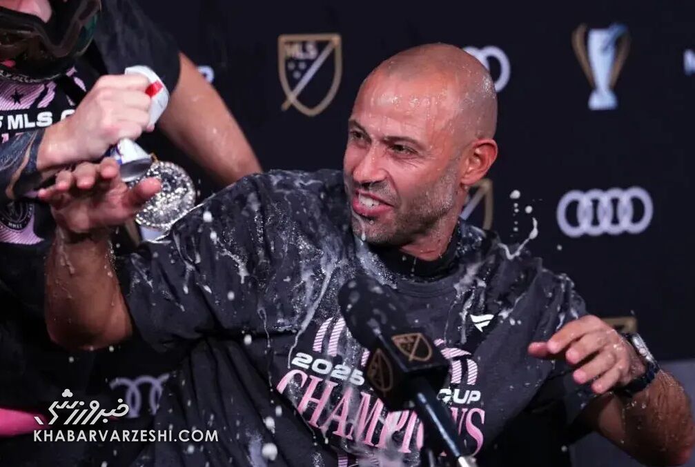 ویدیو| موش آبکشیده وسط کنفرانس خبری/ حمام شادی برای سرمربی قهرمان!