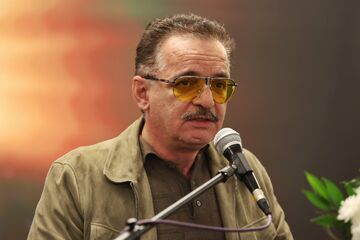 خشم زنوزی: آقای تاج! اگر نمی‌توانی کناره‌گیری کن/ یا این فوتبال اصلاح می‌شود یا باشگاه تراکتور کنار خواهد کشید