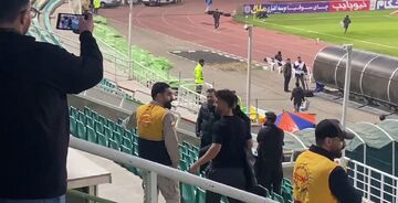 ویدیو| امید عالیشاه از روی سکو تماشاگر بازی پرسپولیس