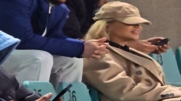 ویدیو| همسر اورونوف در ورزشگاه دستگردی رویت شد