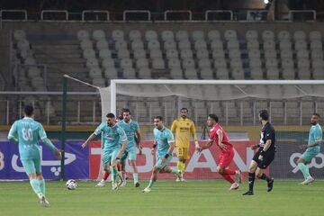 واکنش چند کارشناس داوری به صحنه مشکوک پرسپولیس - پیکان/ یک پنالتی گرفته نشد!