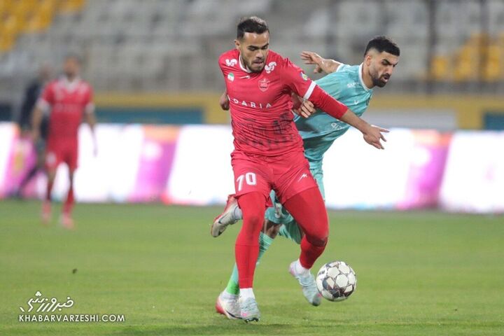 اوستون اورونوف؛ پیکان - پرسپولیس