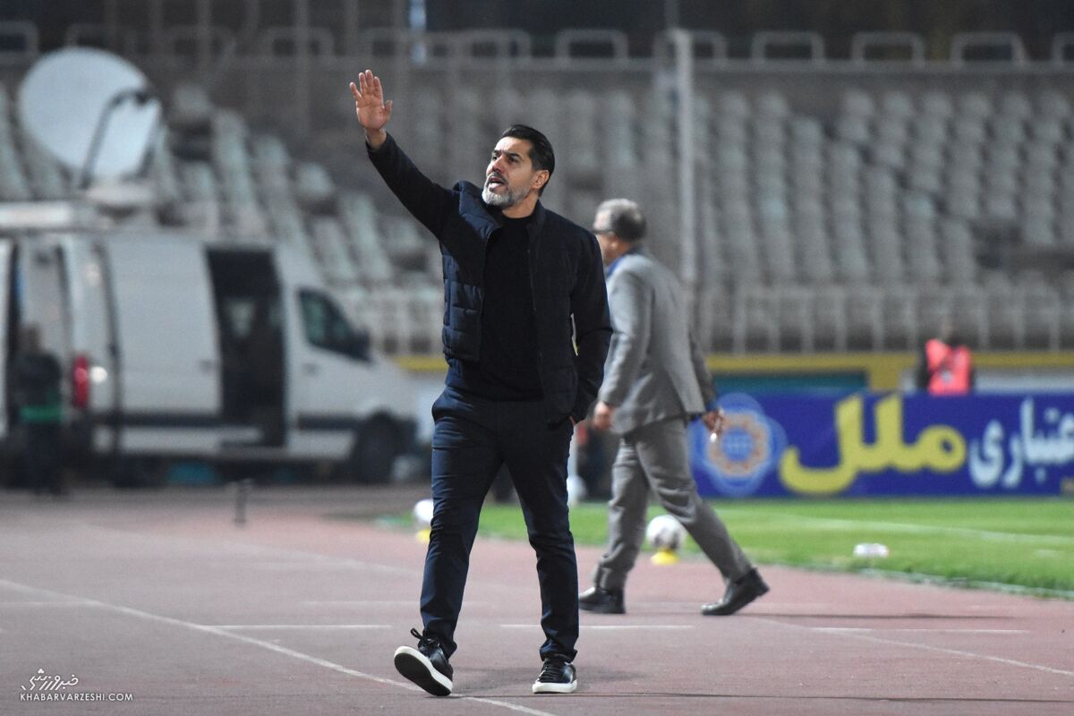 پیروانی: خیابانی درآمد خودت هم از همین فوتبال است/ درگیری با سروش؟ ما بزرگترها باید دستی بر سر آنها بکشیم