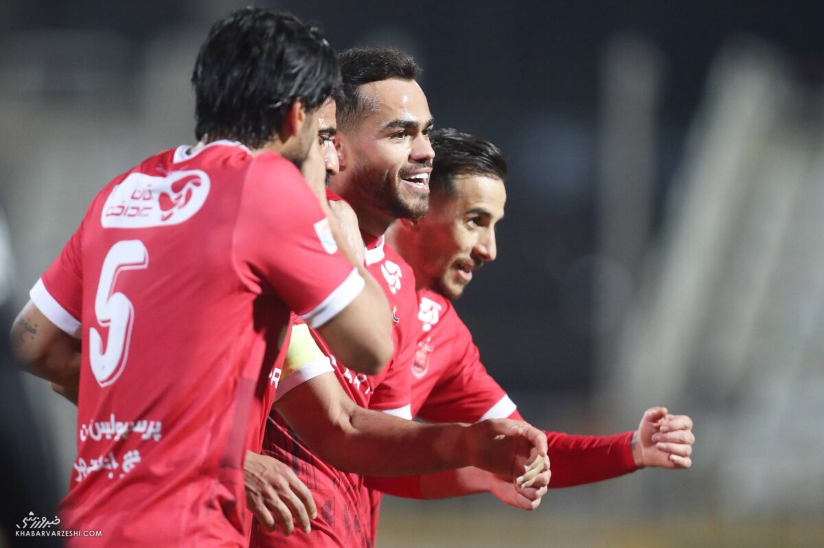 اورونوف با ۵۲ بازی، وارد جمع ۶۰ گلزن برتر تاریخ پرسپولیس شد