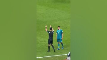 ویدیو| غمگین‌ترین اخراج تاریخ فوتبال!