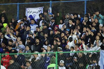 ویدیو| هواداران ملوان استقلال را با شعار "دزد" خطاب کردند!