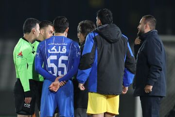 انتقاد هواداران استقلال به ساپینتو/ چرا همیشه ۴۵ دقیقه از رقبا عقبیم!