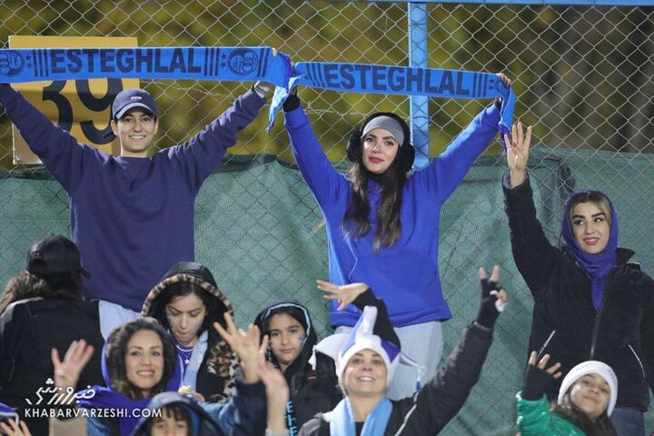 هواداران استقلال؛ استقلال - ملوان