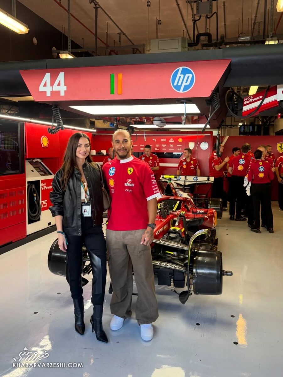 آنا د آرماس در کنار لوئیس همیلتون