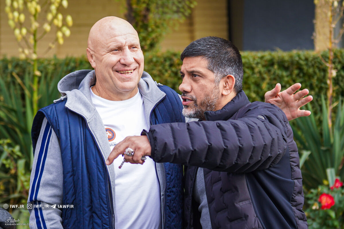 لنگ قرمز خاص در اتاق رئیس فدراسیون +عکس