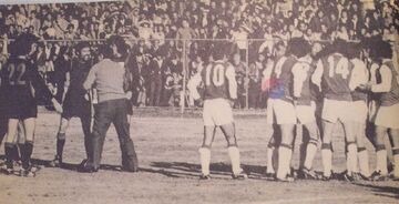 گزارش جنجالی: استقلال حیثیت ورزشی را باخت/ از اخراج ناصر حجازی و سیلی به گوش داور، تا مدیرعامل که تیم را بیرون کشید +عکس‌های دیدنی