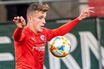 واکنش مهاجم دورگه به یک شایعه؛ دنیس اکرت برای تیم ملی ایران بازی نکن! +عکس