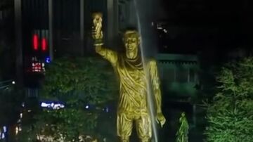 ویدیو| رونمایی از مجسمه غول‌پیکر لیونل مسی در کلکته هند