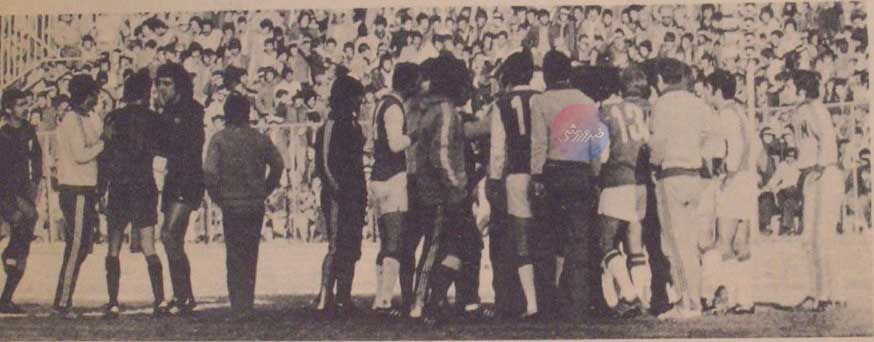 درگیری بازیکنان تاج با داور